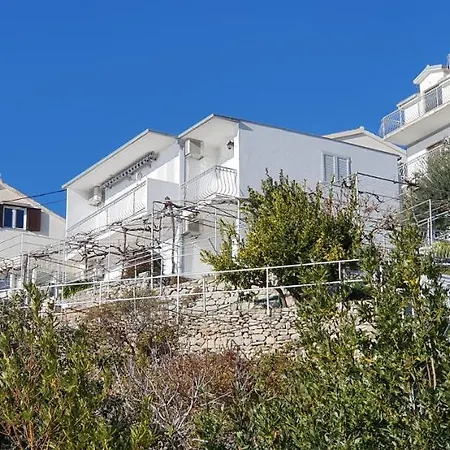 Гостевой дом 205 Mata, 80m Vom