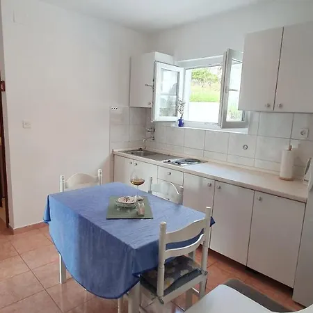 205 Mata, 80m Vom 3* Stanici